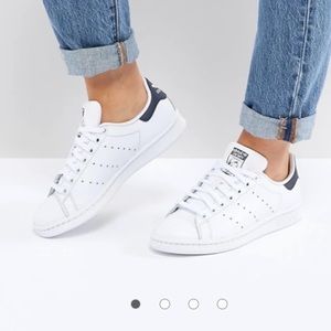 Adidas stan smith shoes, size size, navy heel.